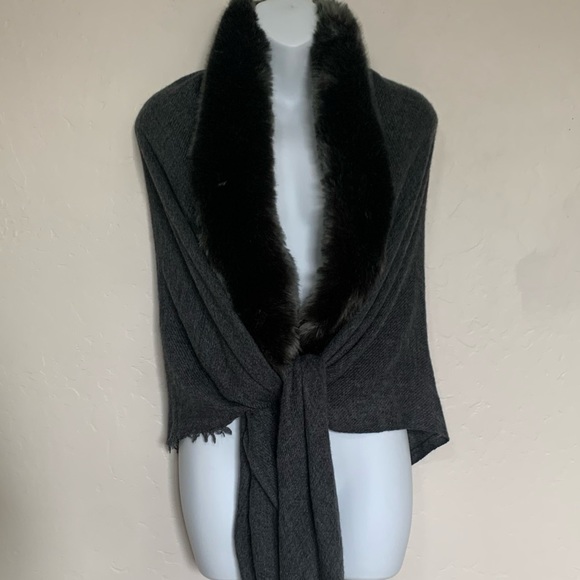 Evelyne Prelonge Faux Fur and Cashmere Square Stole or Shawl - Picture 5 of 8